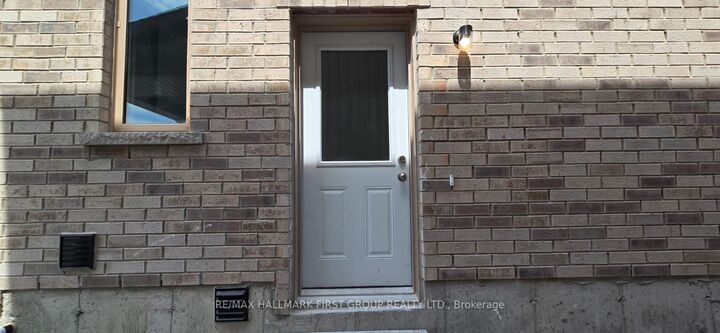 Property Photo:  807 Griffin Trail Lower  ON K0K 1J0 