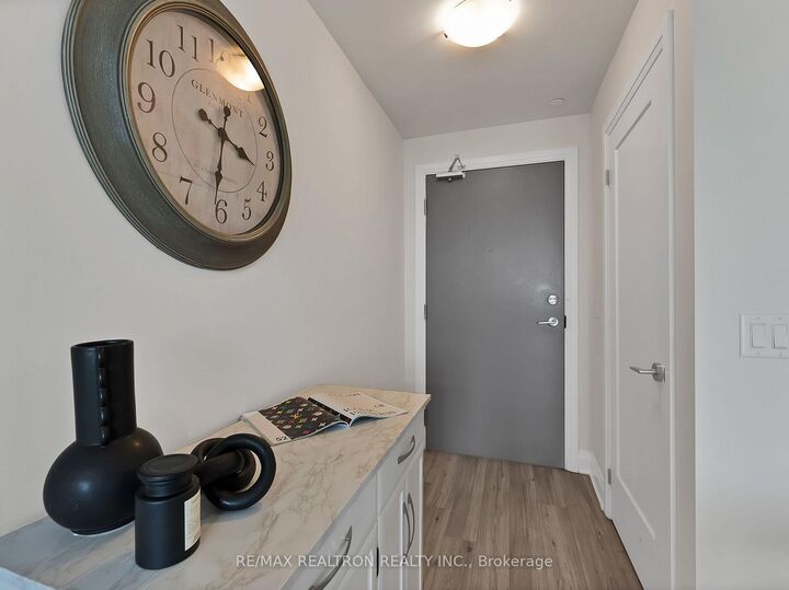 Property Photo: 3220 Sheppard Avenue E 1702 ON M1T 0B7