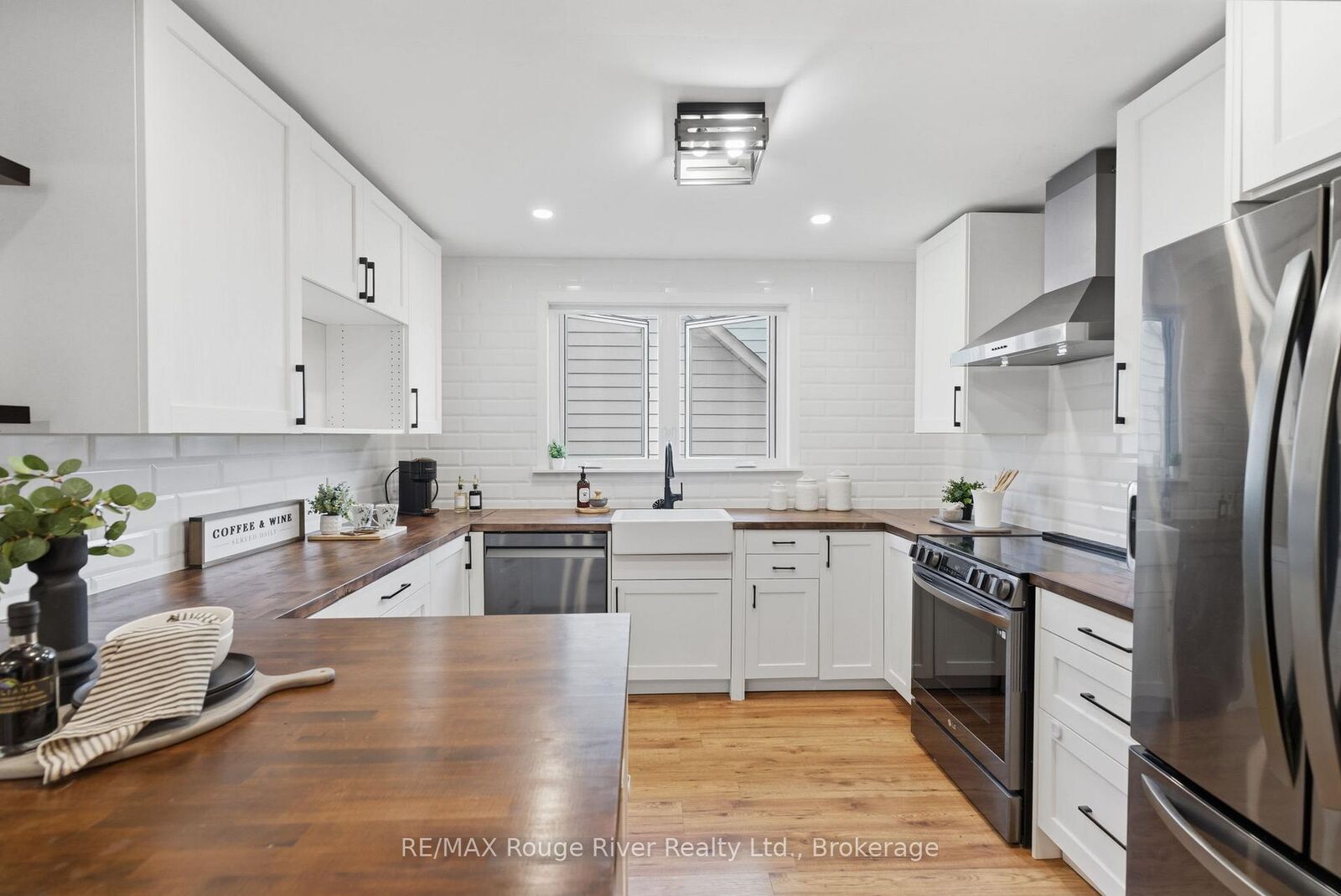 Property Photo: 152 Wilson Road S ON L1H 6C1