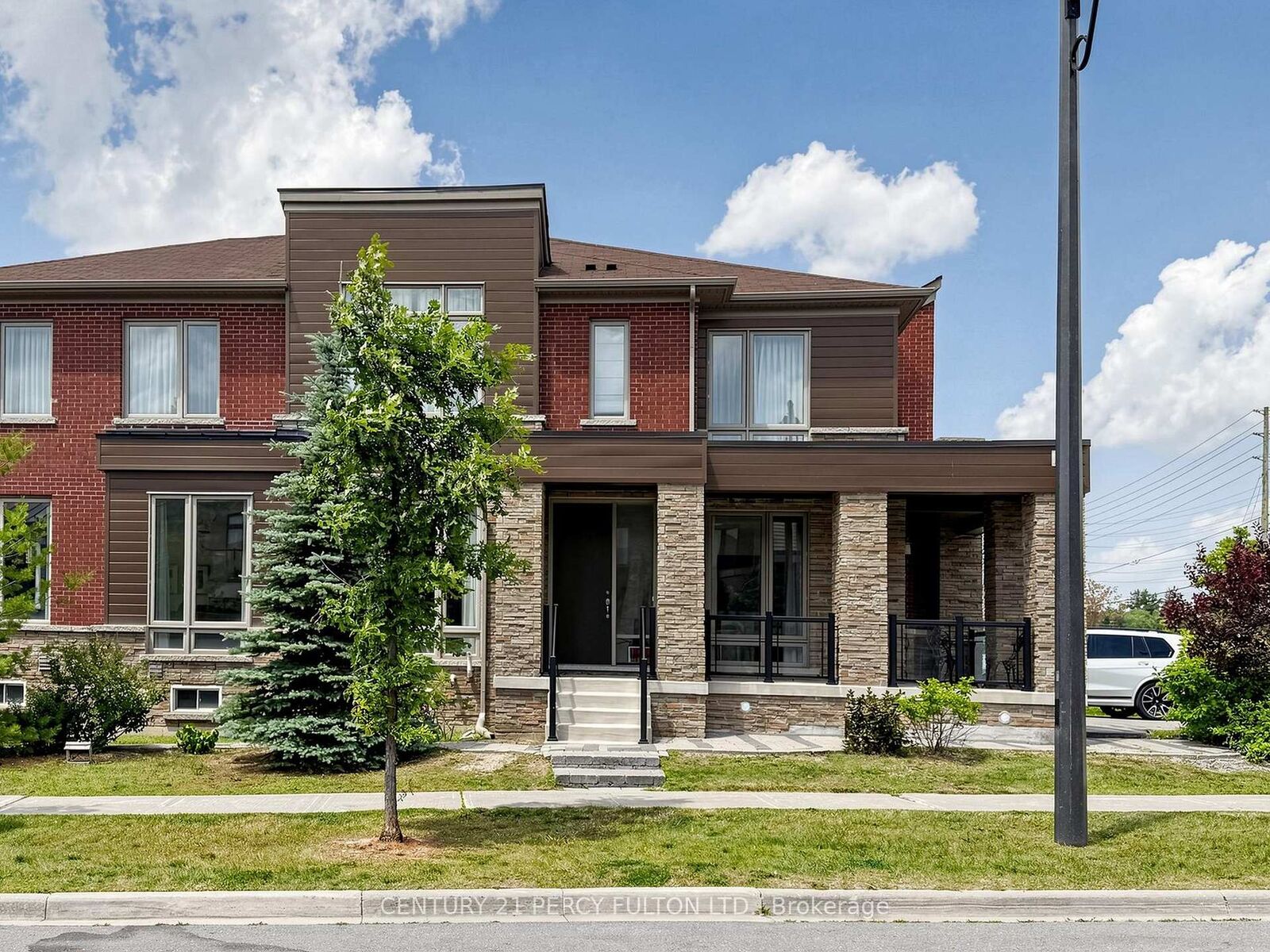 Property Photo:  91 Badgerow Way  ON L4G 0Z5 