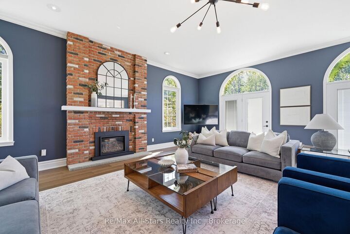 Property Photo: 136 Wintergreen Court ON L9L 2B1