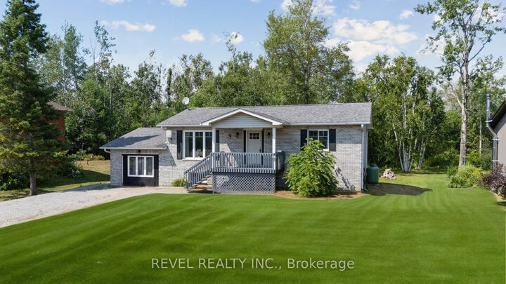 Property Photo: 40 Greenwood Crescent ON K0M 2T0