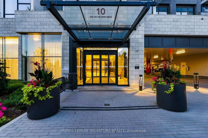 Photo de la propriété: 10 Inn On The Park Drive 2709 ON M3C 0P9
