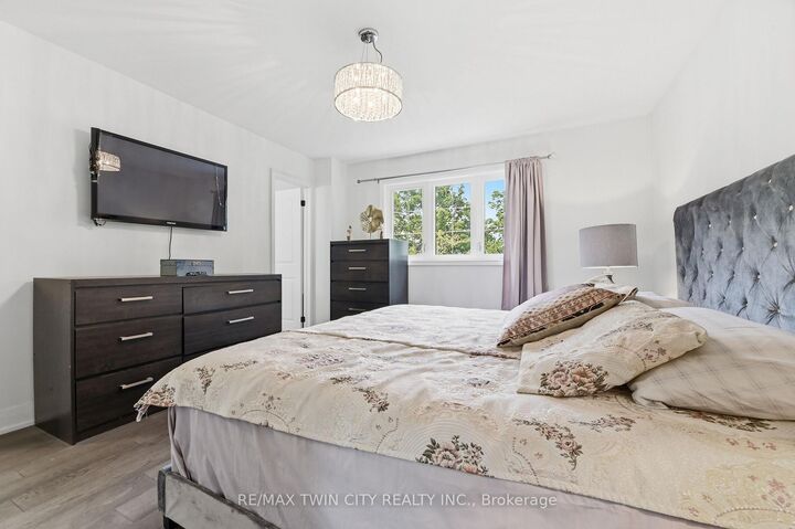 Property Photo: 512 Hawthorne Crescent ON N9T 4N8