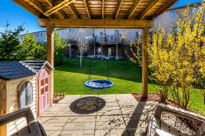 Property Photo: 750 Lawrence Street 86 ON N3H 4A9