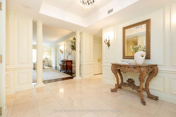 Property Photo: 38 Avenue Road 700 ON M5R 2G2