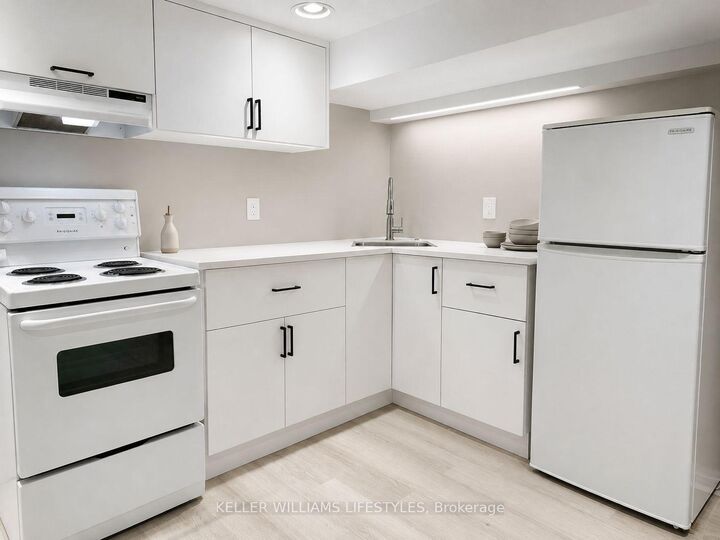 Photo de la propriété: 678 Oxford Street E ON N5Y 3J5