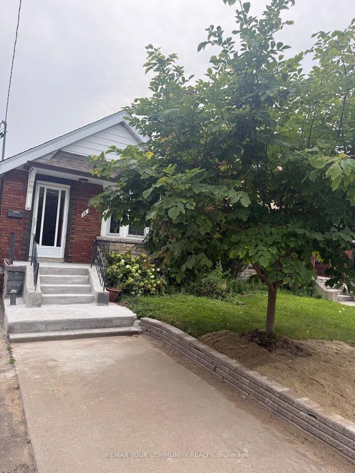 Property Photo: 26 Elmsdale Road W ON M4J 3M4