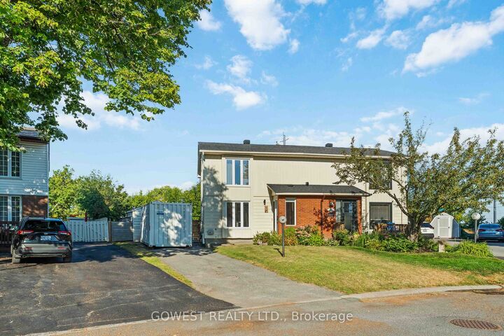 Property Photo: 94 Fieldgate Drive ON K2J 1T9