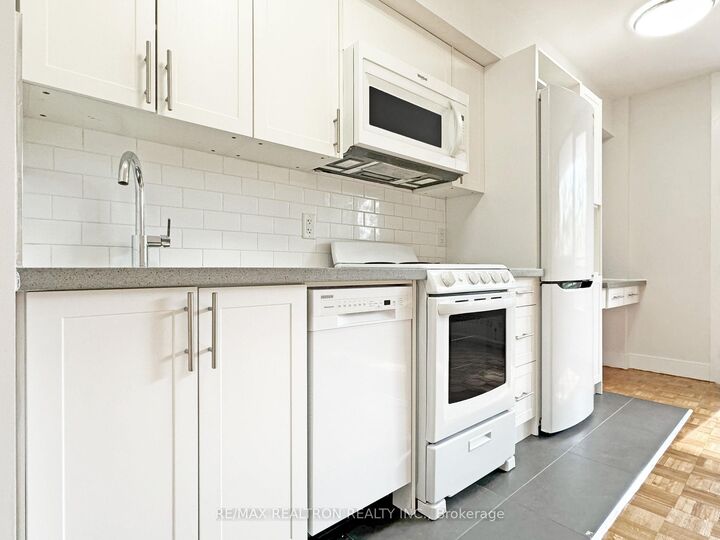 Property Photo:  276 St George Street 804  ON M5R 2P6 