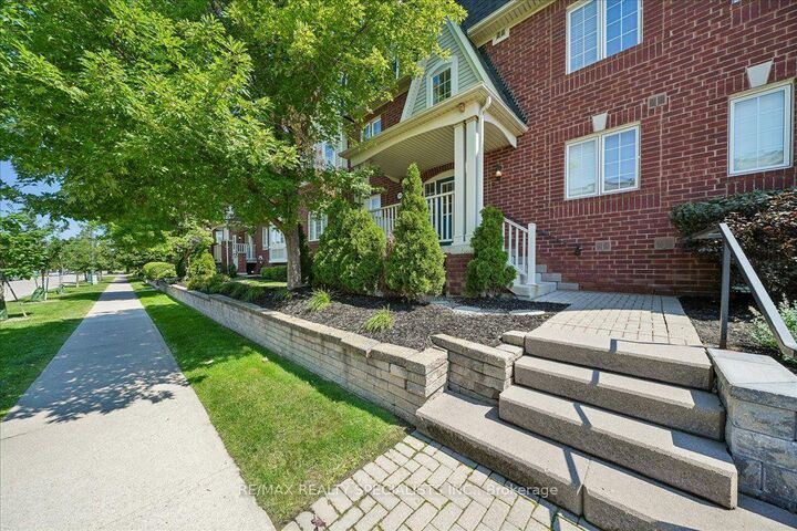 Property Photo: 614 Shoreline Drive 5 ON L5B 0A8