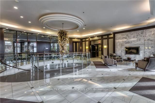 Property Photo:  135 Wynford Drive 404  ON M3C 0J4 