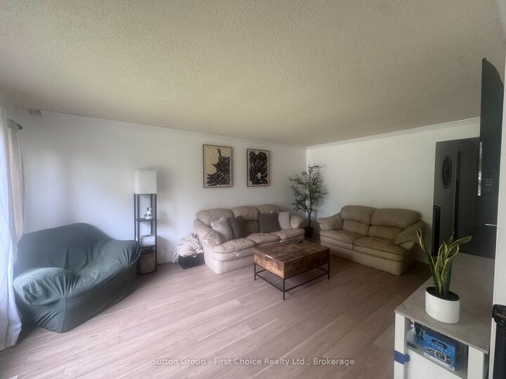 Property Photo:  26 Kathryn Crescent  ON N5A 2Y7 