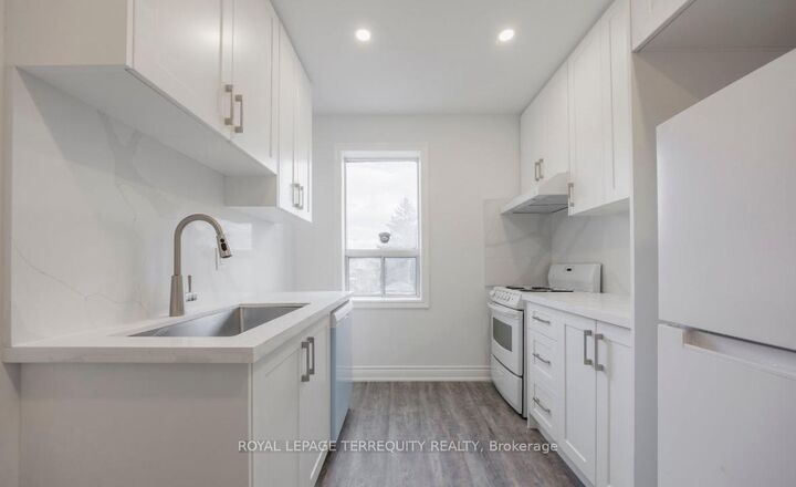 Property Photo:  185 Laughton Avenue Upper  ON M6N 2X6 