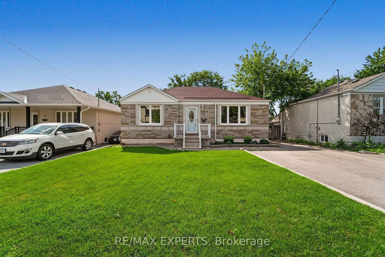 Property Photo: 8 Palamar Road ON M3M 1L1