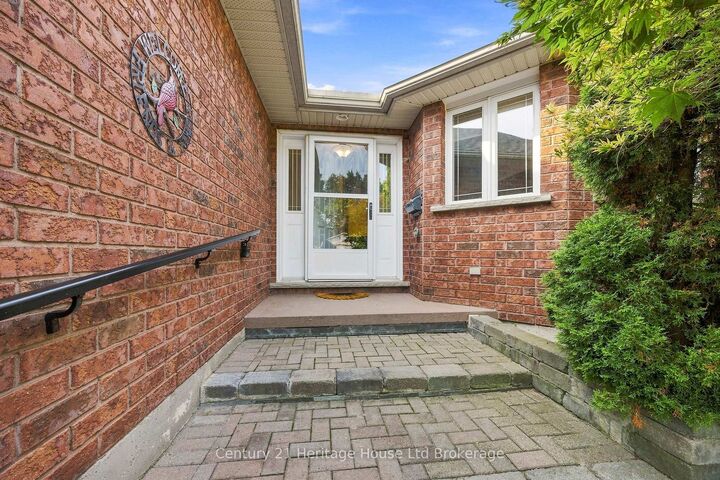 Property Photo: 43 Beech Boulevard ON N4G 5R8