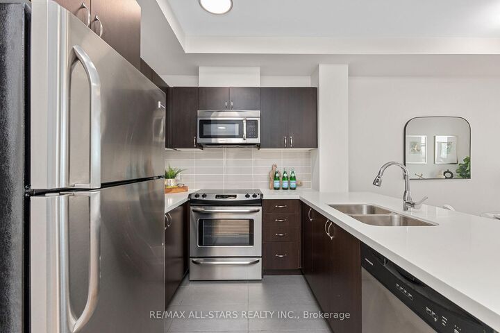 Property Photo:  540 Bur Oak Avenue 713  ON L6C 0C4 