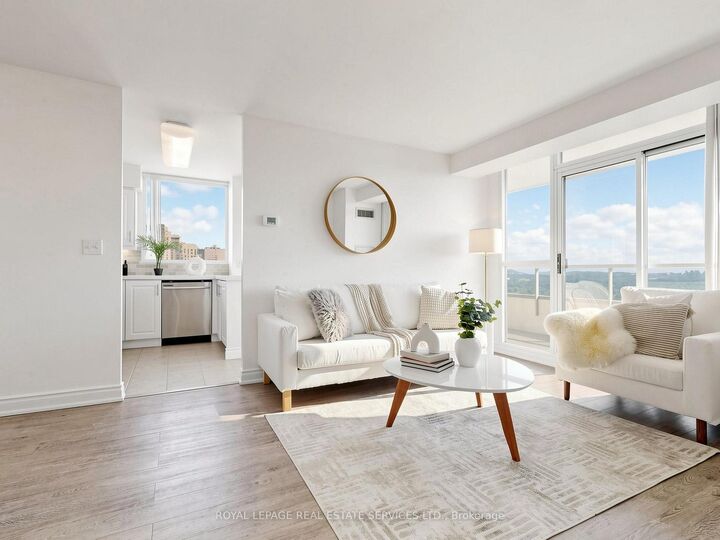 Property Photo: 23 Hollywood Avenue 3505 ON M2N 7L8