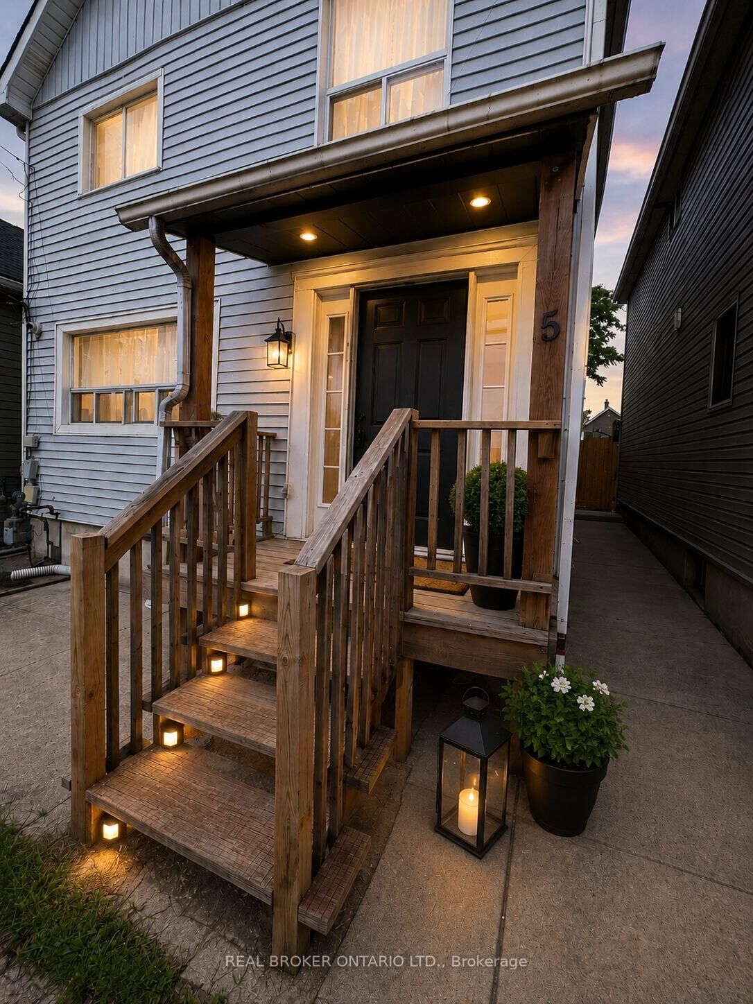 Property Photo:  5 Rowanwood Street  ON L8L 7H1 