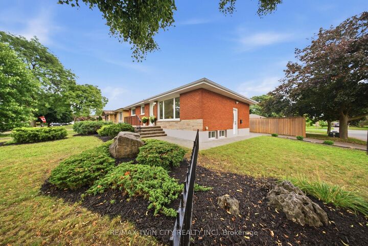 Property Photo: 2 Frontenac Avenue ON N3R 3B6