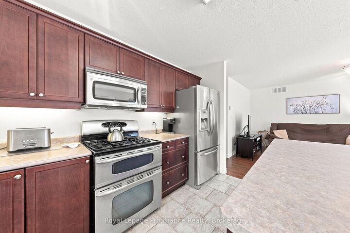 Property Photo: 9 Seneca Drive ON K0K 1H0