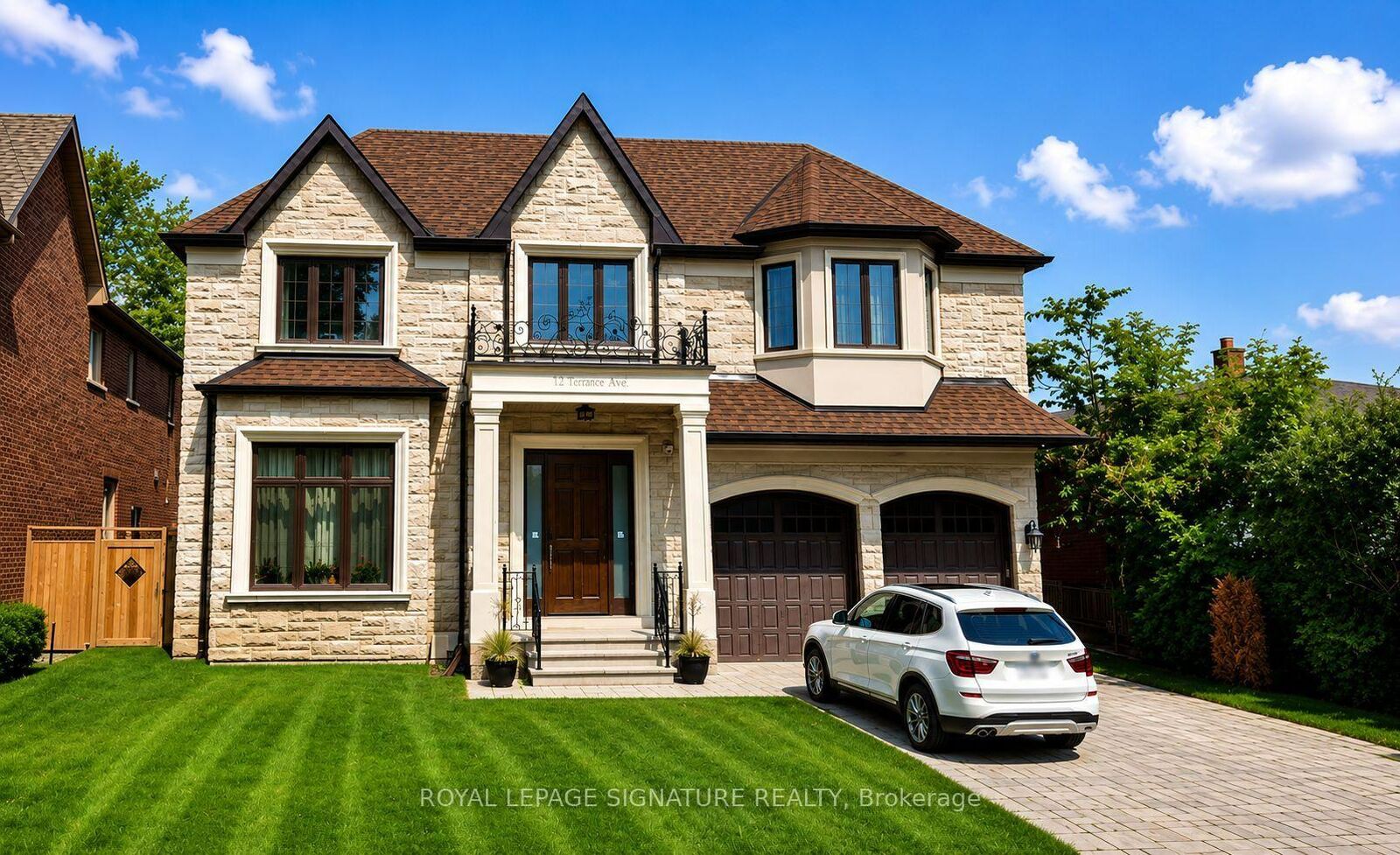 Photo de la propriété:  12 Terrace Avenue Lower  ON M2R 1E9 