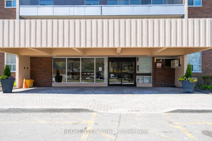 Property Photo: 31 Four Winds Drive W 901 ON M3J 1K9