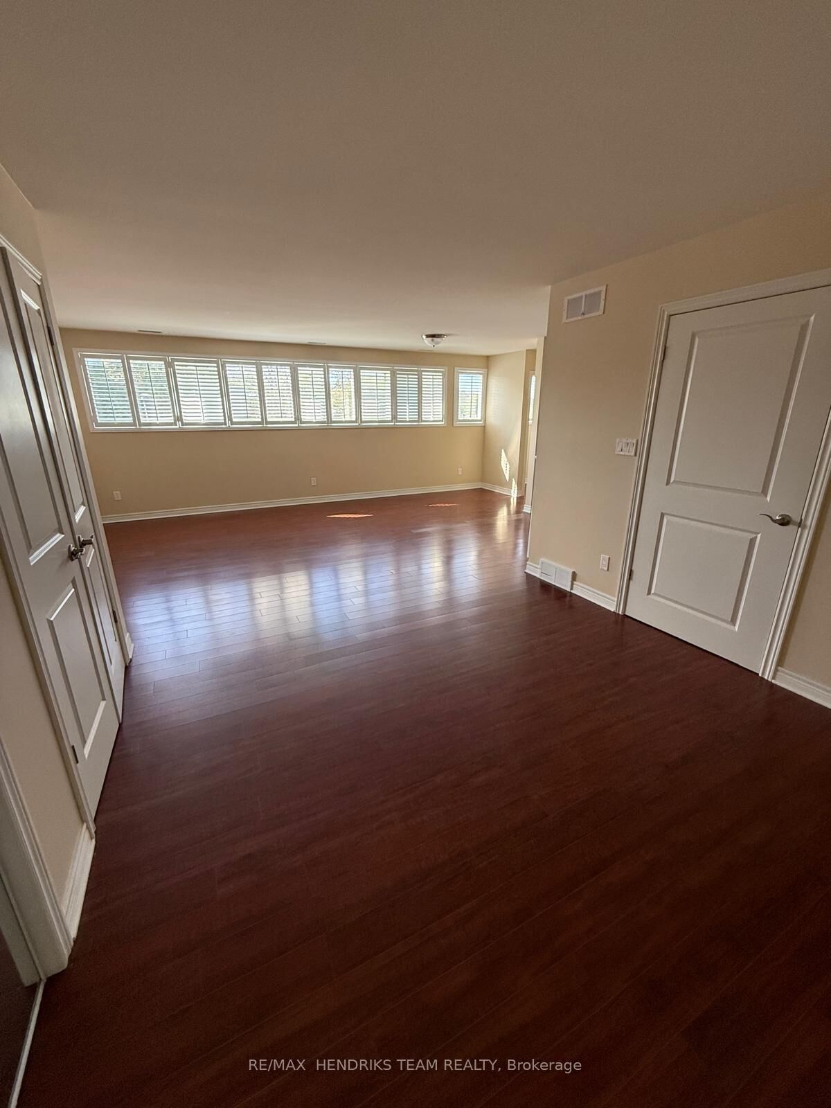Property Photo:  320 Vine Street 2B  ON L2M 4T3 