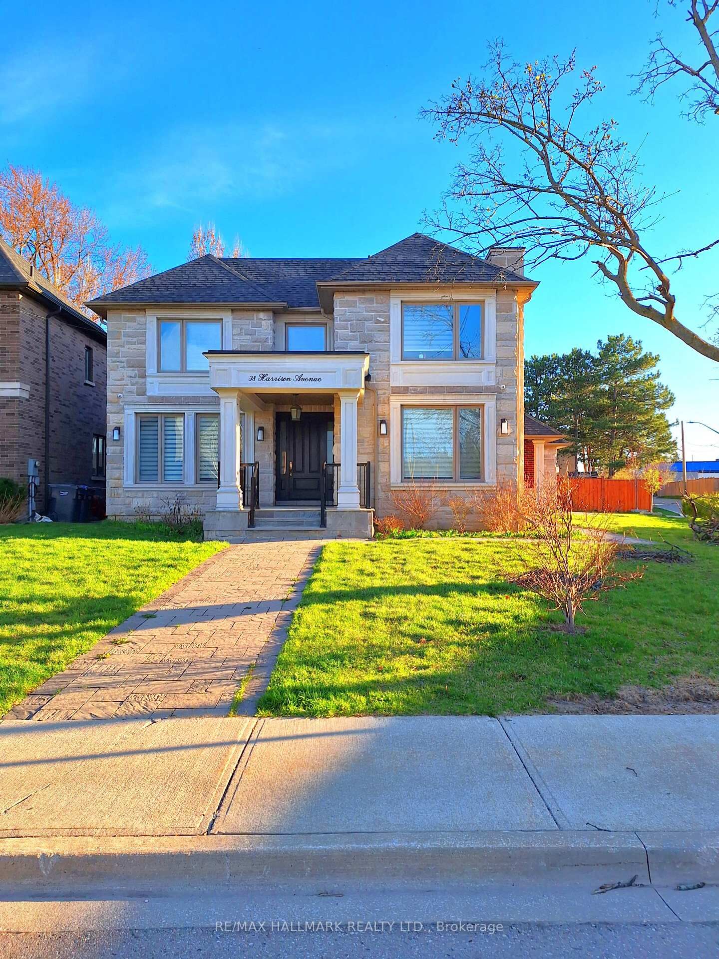 Property Photo:  38 Harrison Avenue Lower  ON L5H 2N9 