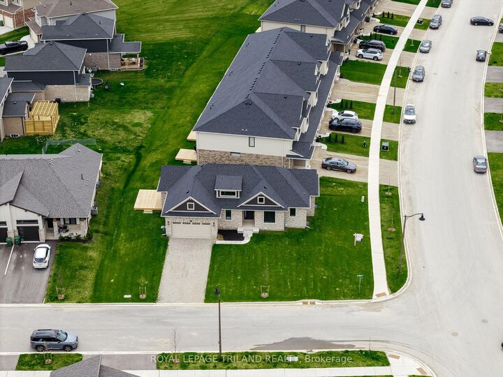 2 Evylean Court — photo 1