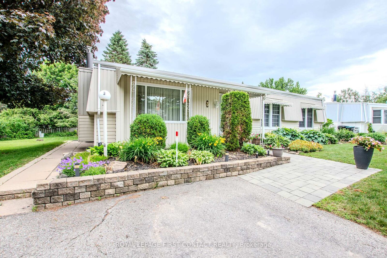 Property Photo: 3 Honeysuckle Lane ON L9S 1M5