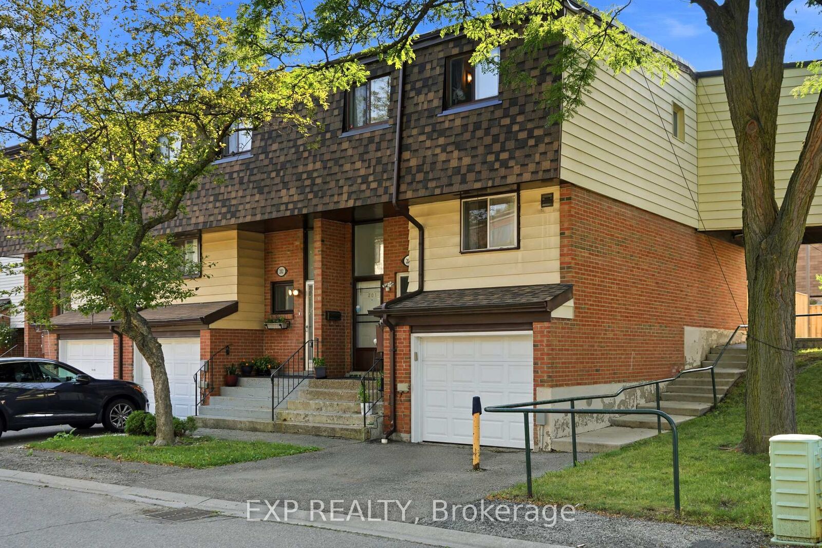 Property Photo: 180 Mississauga Valley Boulevard 201 ON L5A 3M2