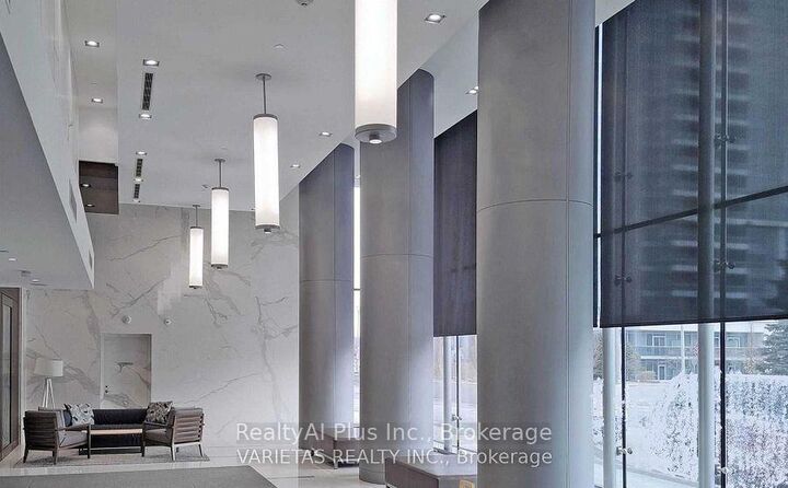 Property Photo: 275 Village Green Square 721 ON M1S 0L8
