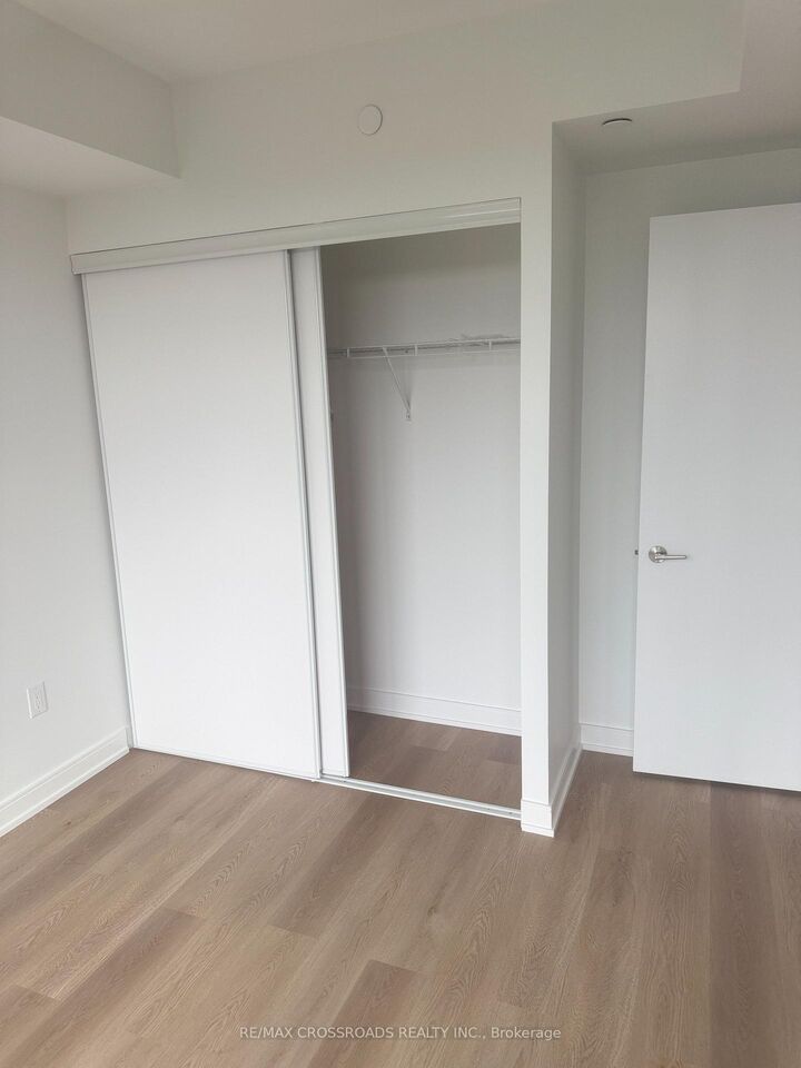 Property Photo: 3009 Novar Road 1610 ON L5B 0P9