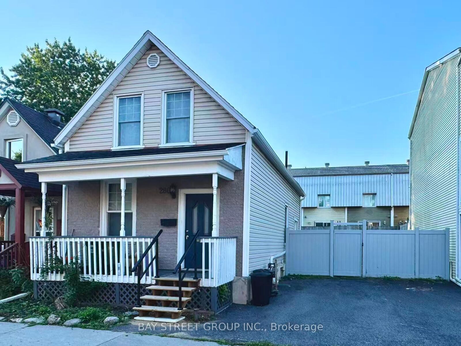 Property Photo: 280 St Andrew Street ON K1N 5G7