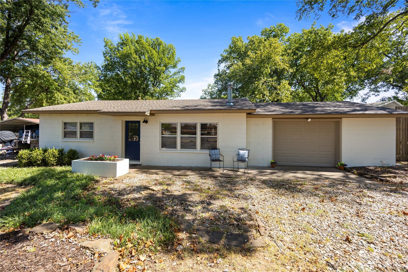 Property Photo: 69457 S 321 Road OK 74467