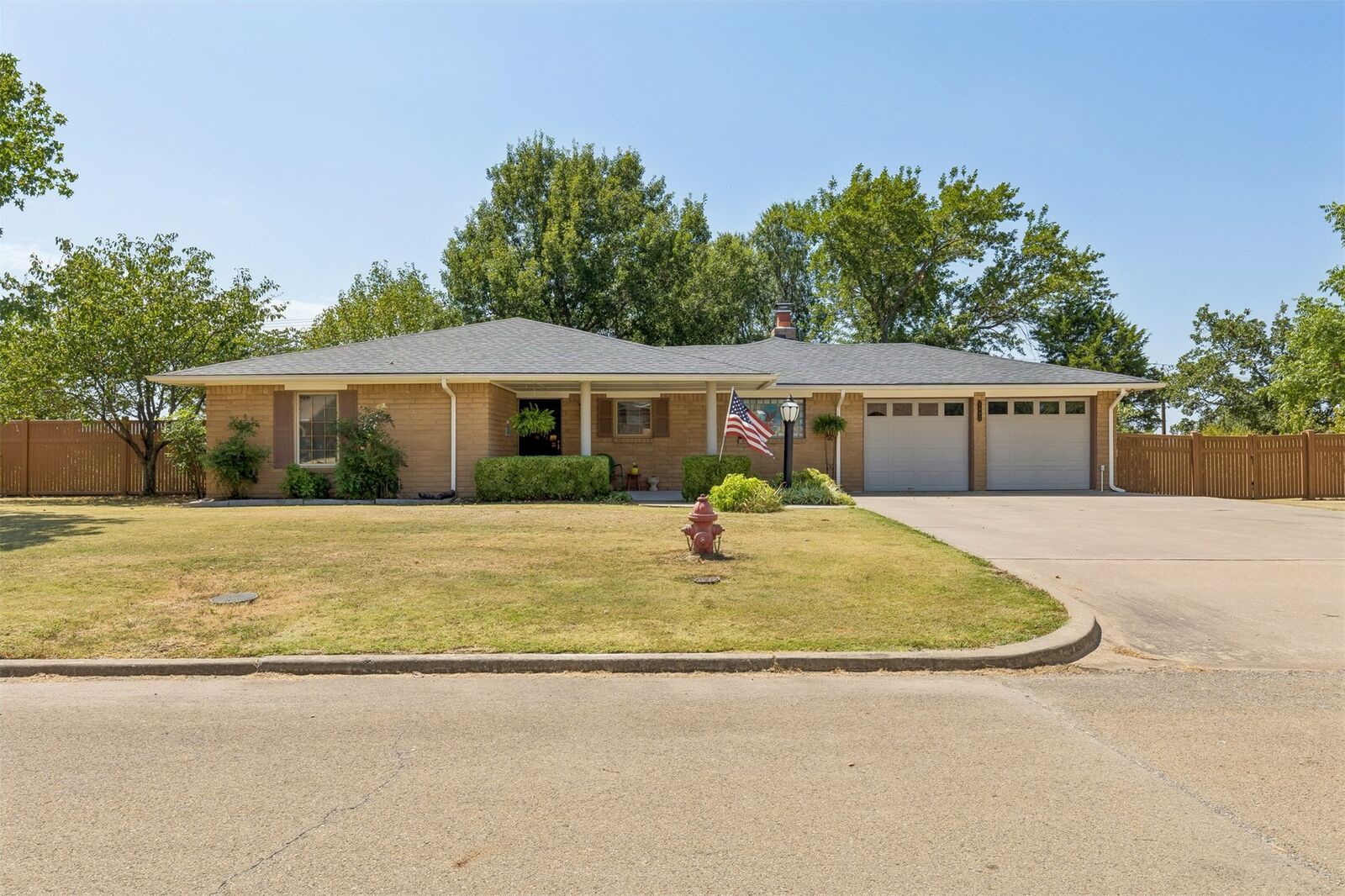 Property Photo:  1002 Sunset Circle  OK 74085 