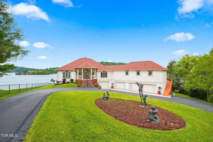 Property Photo:  426 Lake Point Court  TN 37686 