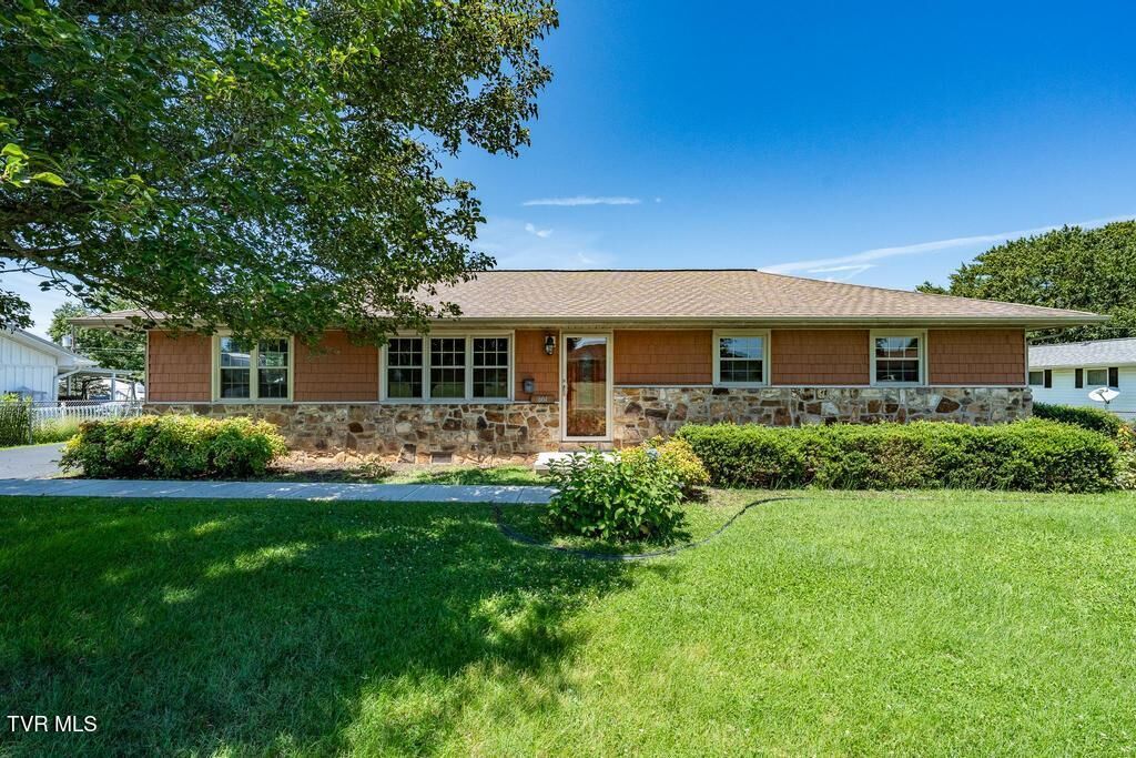 Property Photo: 604 Norris Avenue TN 37665