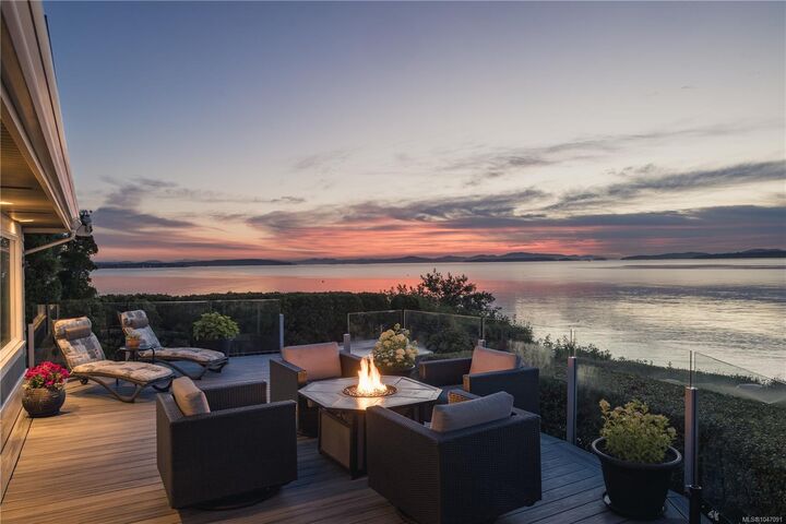 8585 Lochside Dr — photo 1