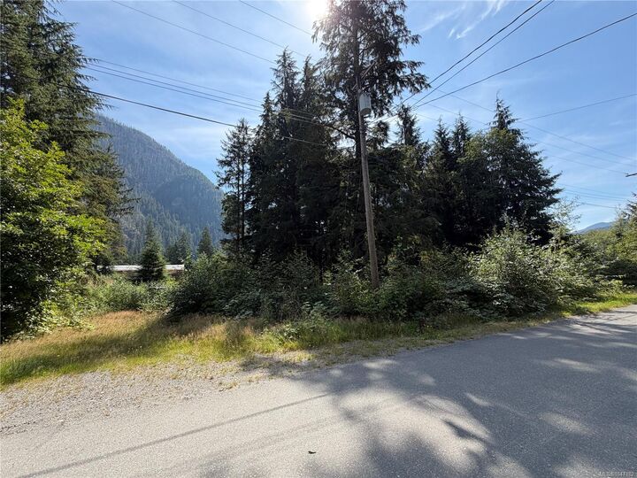 Property Photo:  609 Keno Cres  BC V0P 2A0 
