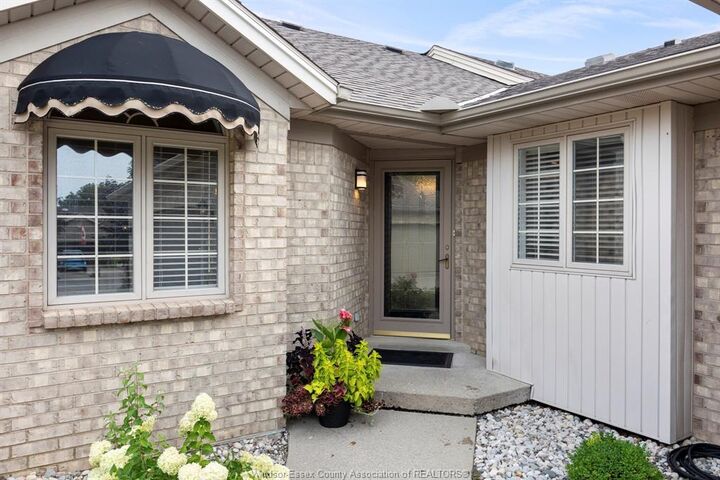 Property Photo: 41 Cherokee Lane ON N8H 5G5