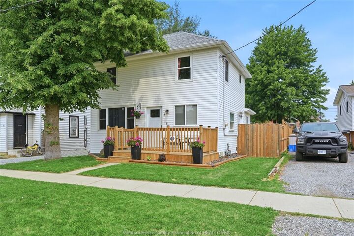 Property Photo: 8 St. Clair Street ON N0P 2L0
