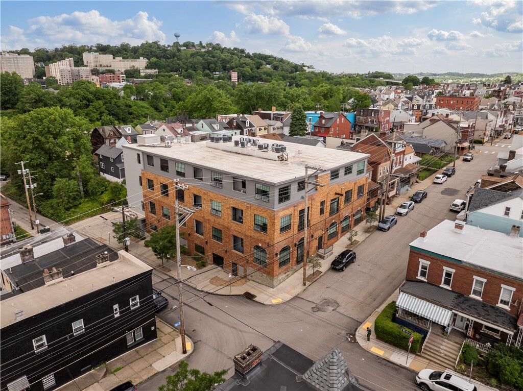 Property Photo:  622 Gross St 104  PA 15224 