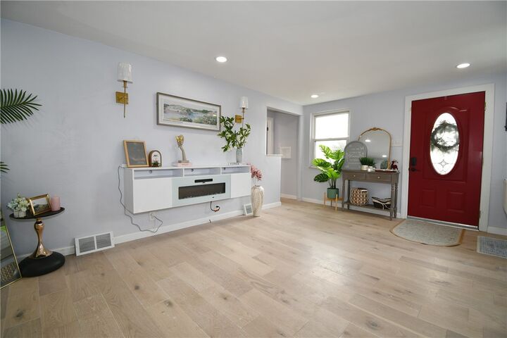 Property Photo:  143 Anita Ave  PA 15217 