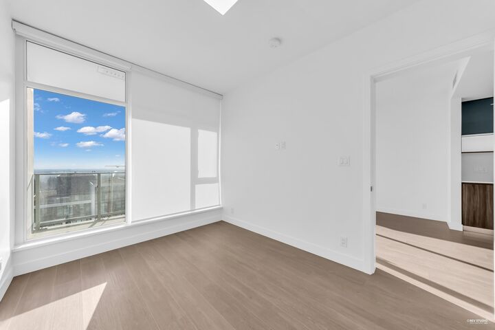 Property Photo:  6511 Sussex Avenue 1505  BC V5H 0K5 
