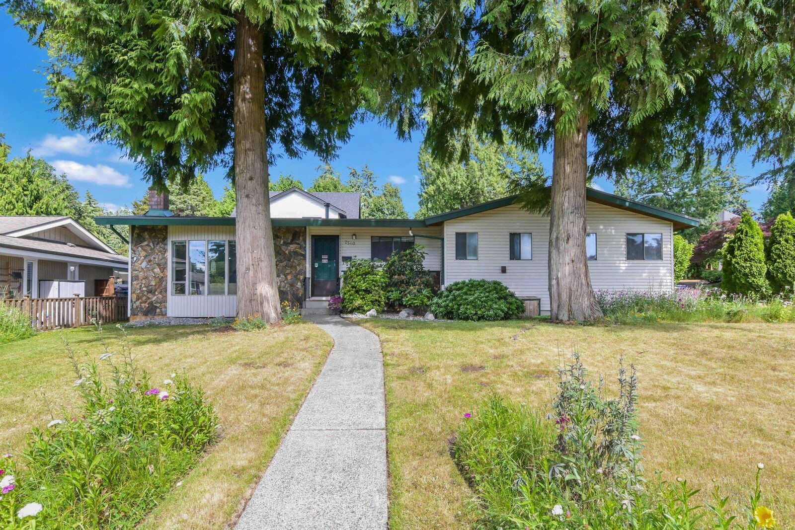 Property Photo: 2560 127 Street BC V4A 5S6