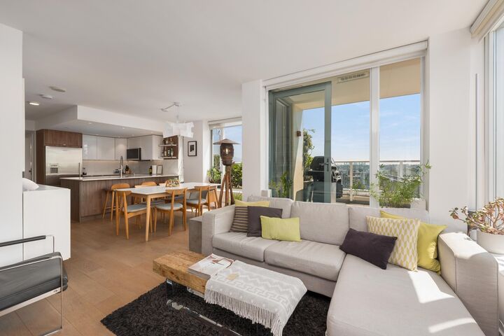 Property Photo: 550 Taylor Street 2405 BC V6B 1R1