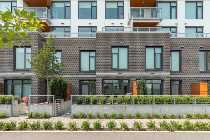 Property Photo: 755 Harbourside Drive 107 BC V7P 0G1
