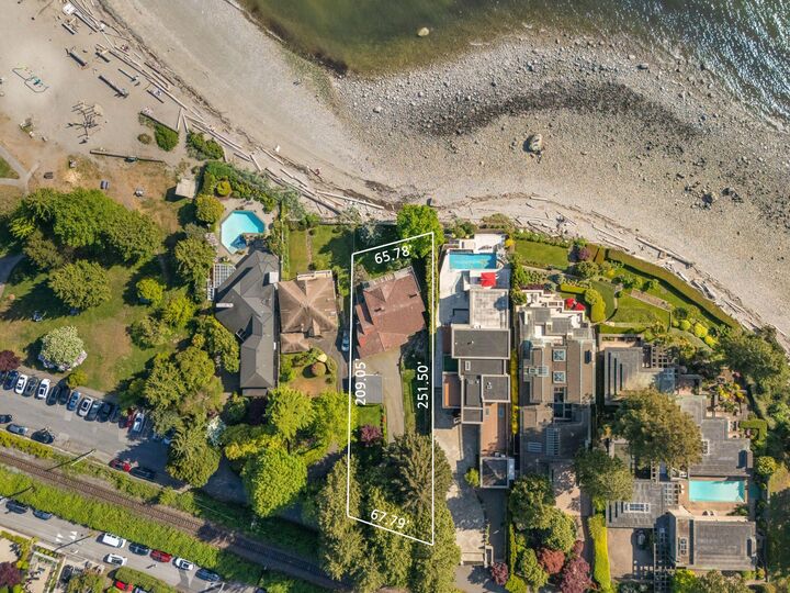 Property Photo: 2560 Bellevue Avenue BC V7V 1E4